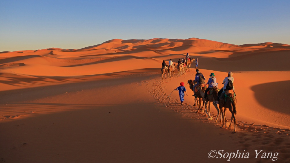 摩洛哥│走進神祕夢幻的撒哈拉沙漠，圍著篝火與柏柏人共舞