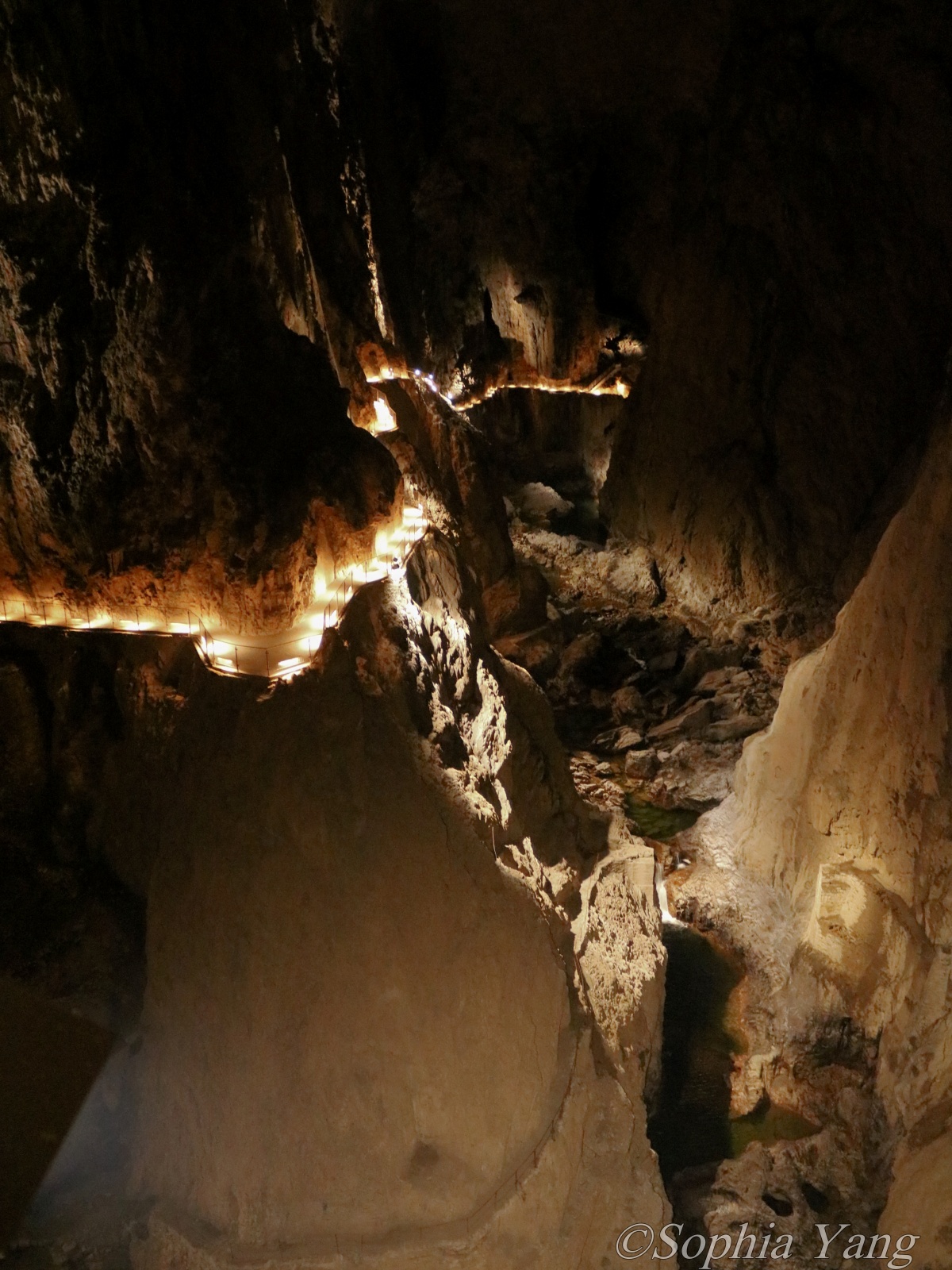 斯洛維尼亞│世界遺產│全球最壯觀的地底大峽谷，簡直就像電影《魔戒》裡的場景