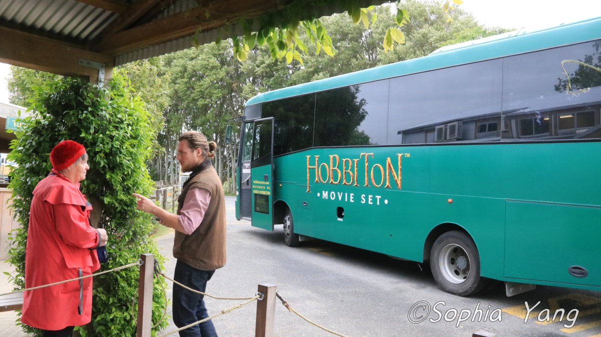 在疫情爆發前，哈比屯電影場景之旅有多達10部的遊園巴士。