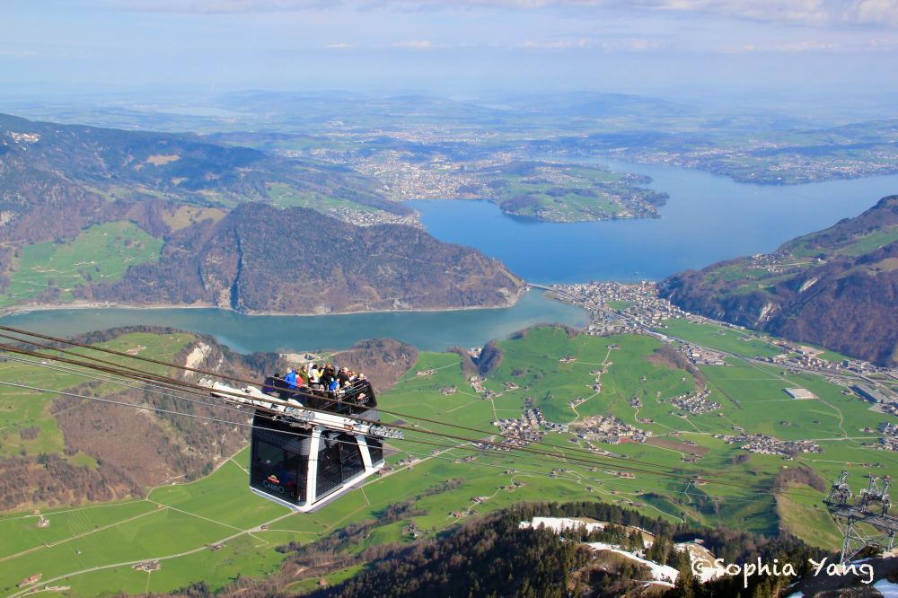瑞士｜搭石丹峰 Stanserhorn 雙層敞蓬纜車 CabriO上山做瑜珈